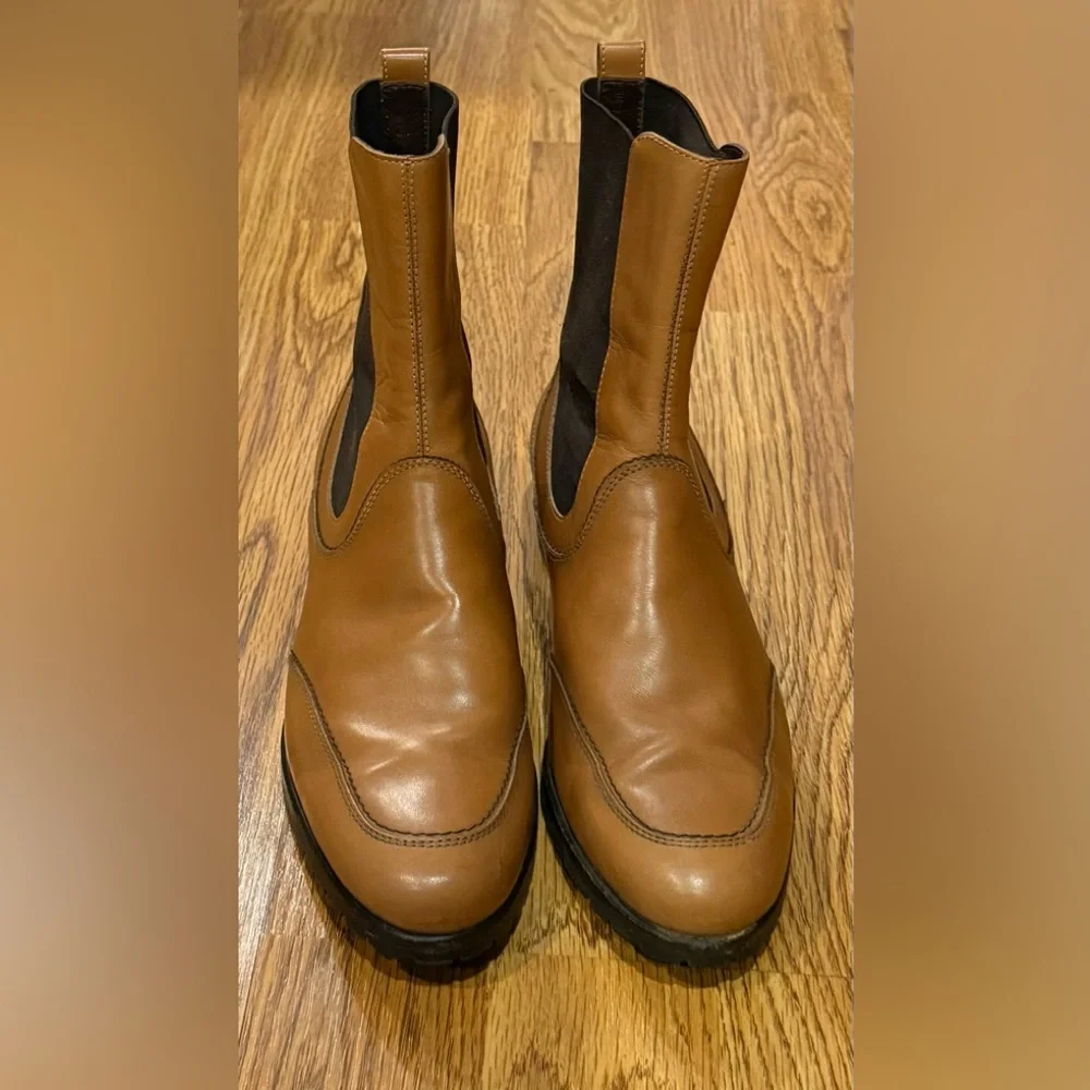 Salvatore Ferragamo Women’s Tan Leather Chelsea Ankle Boots Rubber Soles Size 7 - Picture 9 of 15